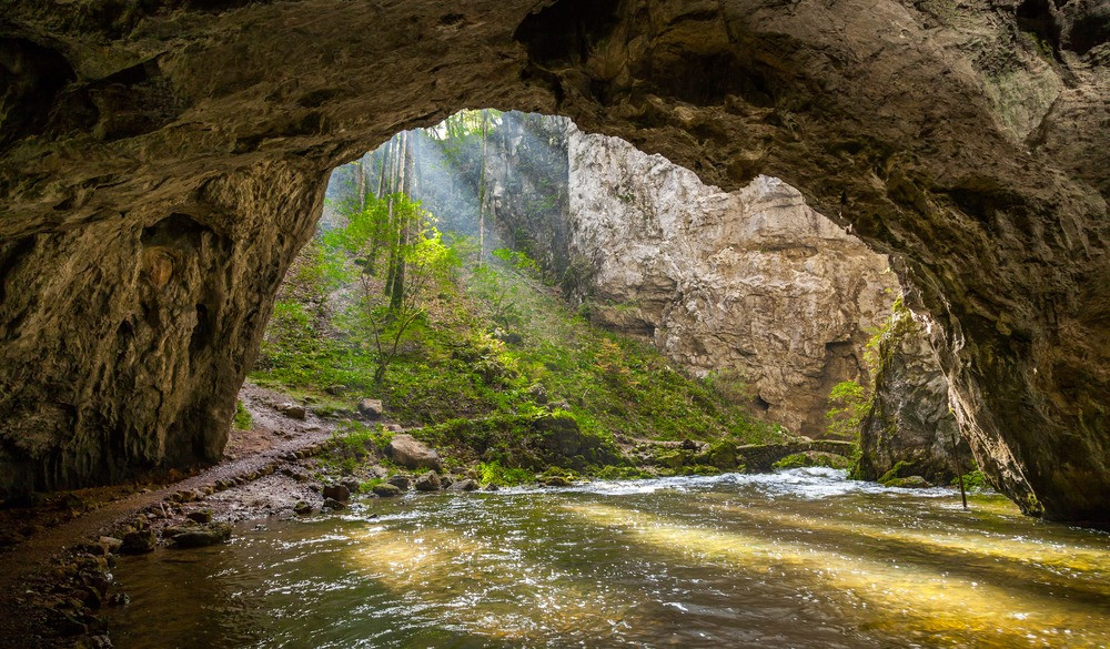 de mooiste grotten in slovenie