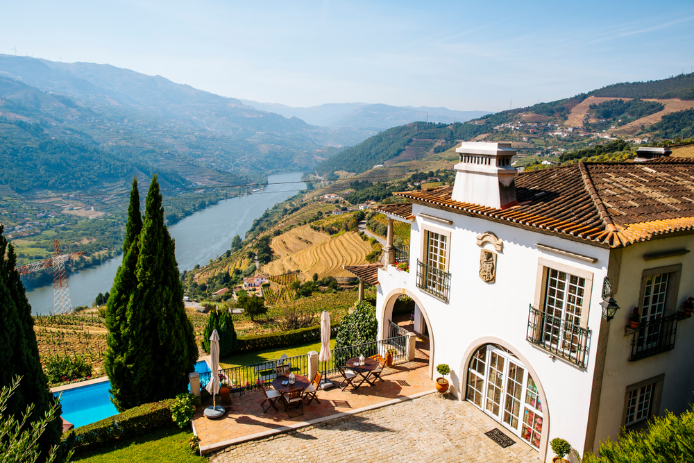 Maison surplombant le Douro au Portugal