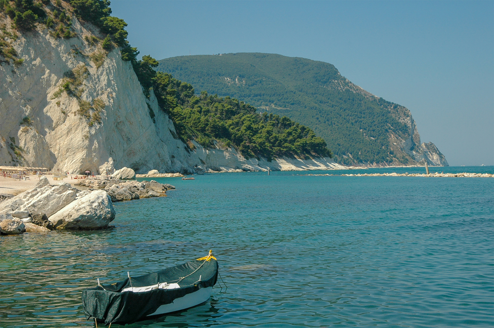 Een strand in Le Marche